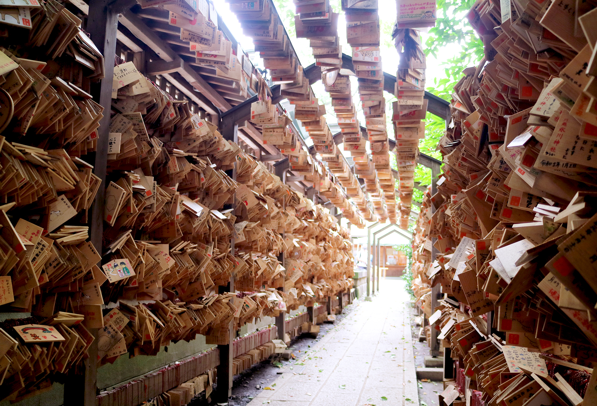 絵馬回廊反対から